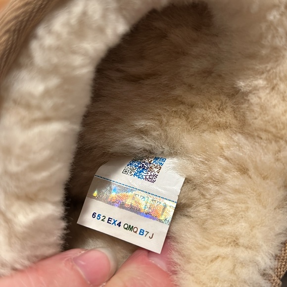 UGG Classic Short 🐑 - Picture 7 of 7